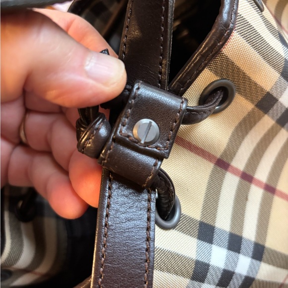 Burberry plaid bucket bag in excellent condition - Picture 14 of 15
